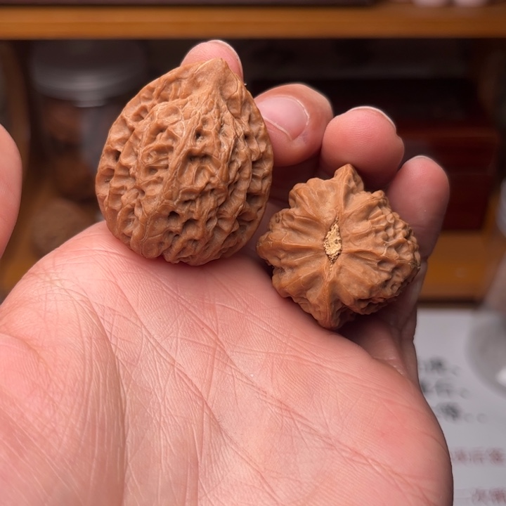 文玩核桃吊坠佛肚