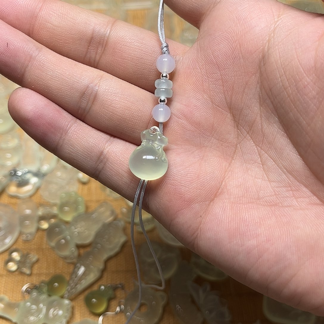 d***n蛇纹石玉未镶嵌颈饰