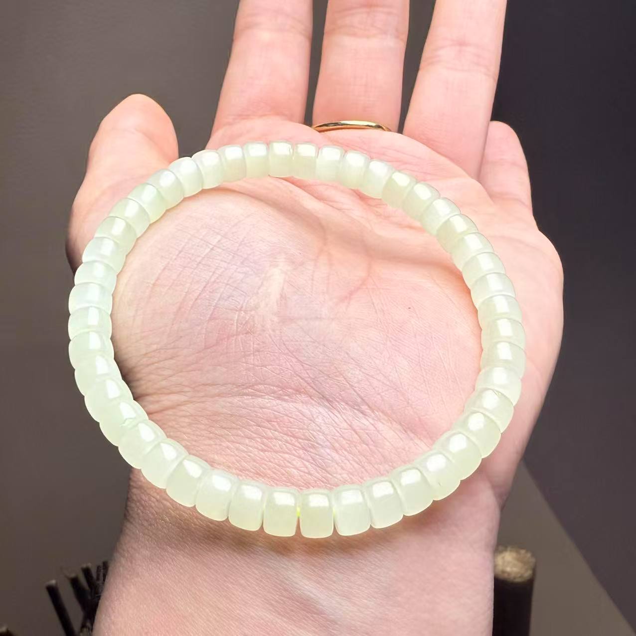 D819珠宝玉石精选和田玉手串