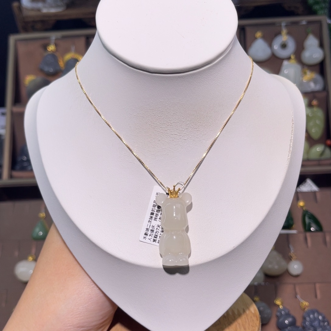 和田玉（糖玉）18K金镶嵌吊坠(赠链)