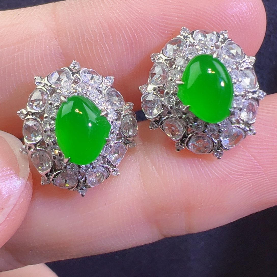 18K金镶嵌翡翠耳饰耳钉