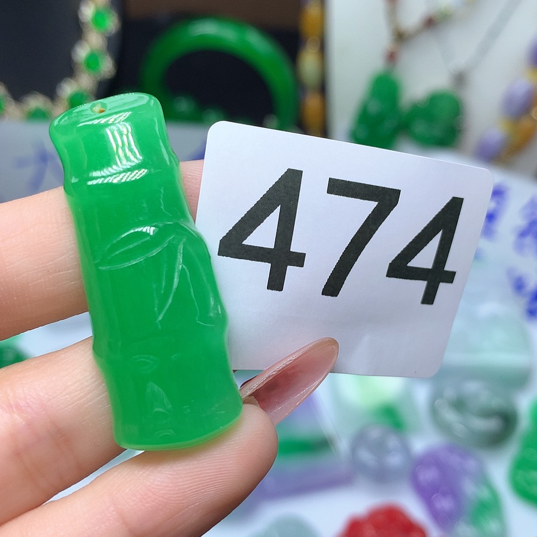 翡翠吊坠(赠链)未镶嵌