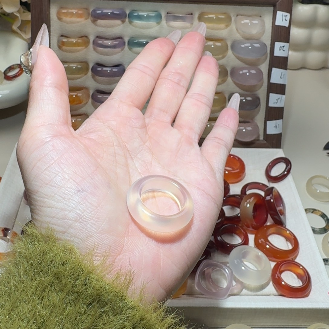 菜***菜玛瑙/玉髓未镶嵌戒圈