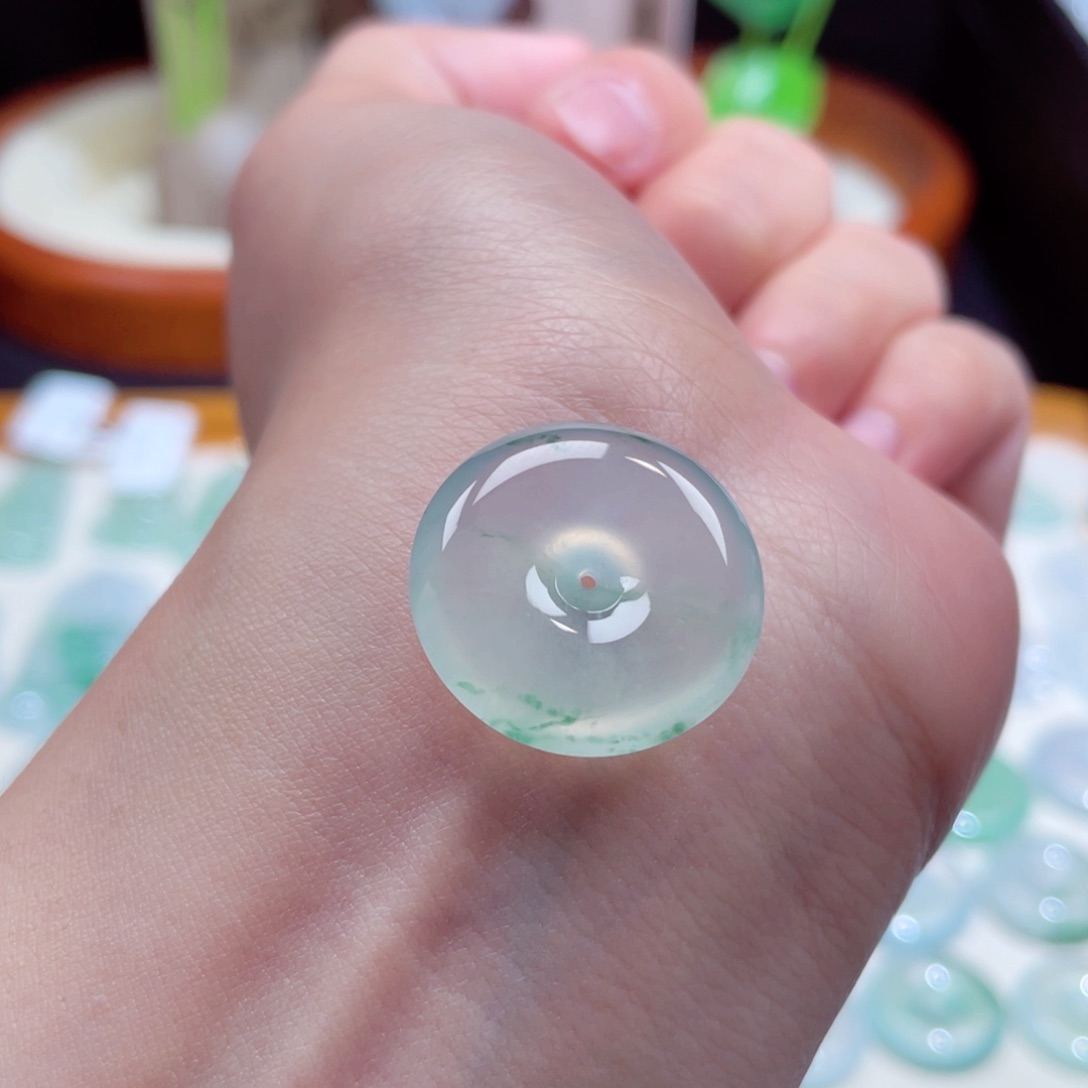 翡翠颈饰未镶嵌扣子