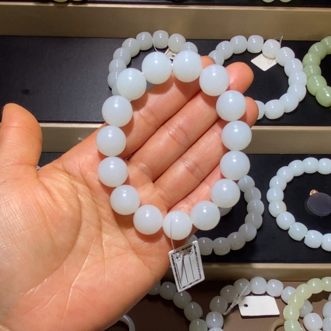 东***读和田玉未镶嵌手串