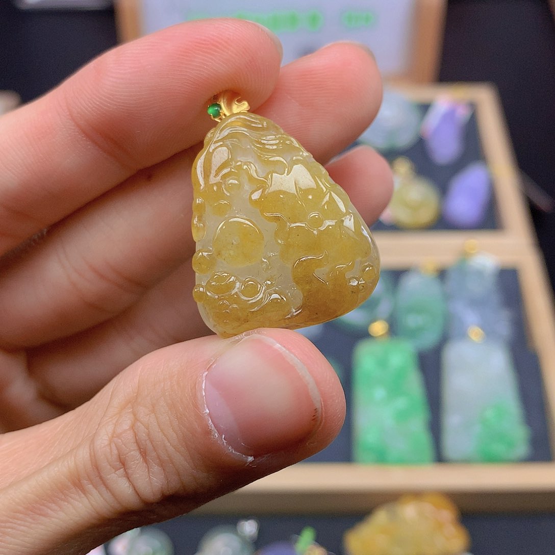 翡翠颈饰18K金镶嵌翡翠