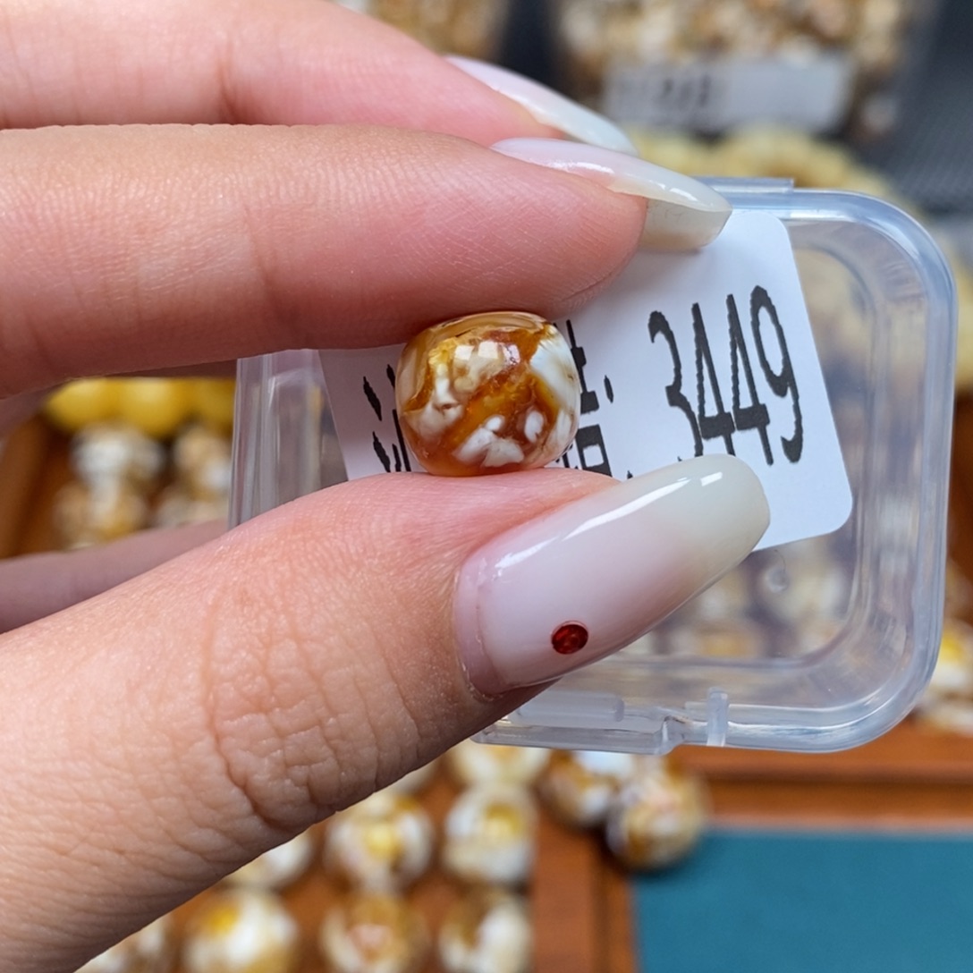 蜜蜡未镶嵌珠宝奇石3449