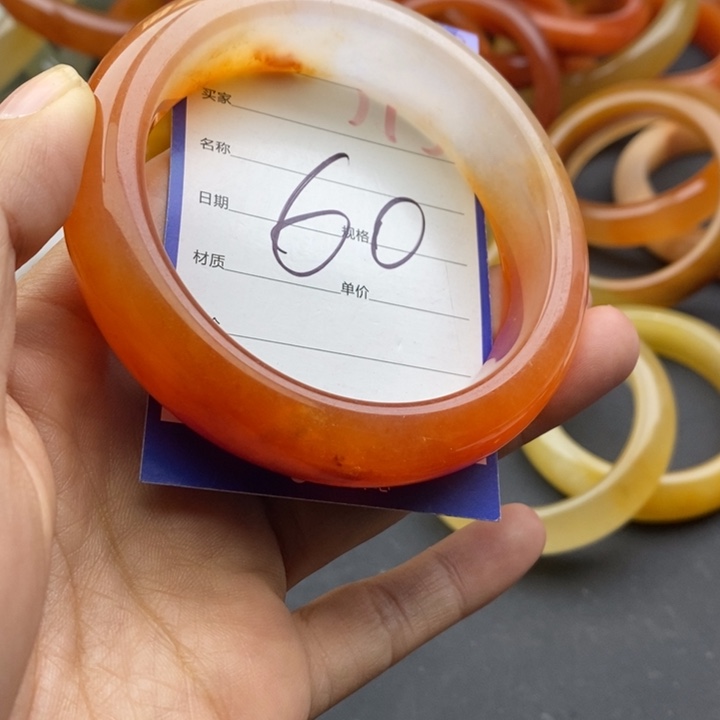 未镶嵌手镯石英质玉