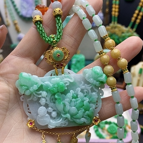 翡翠颈饰未镶嵌天然