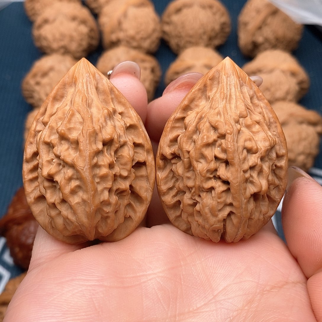 文玩核桃吊坠b****！红婴枪34