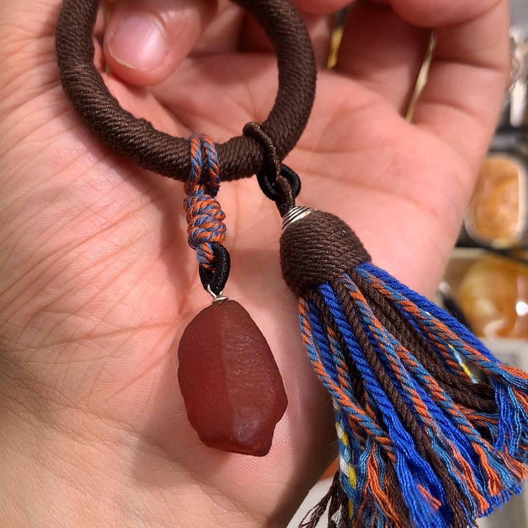 蜜蜡裸石未镶嵌在