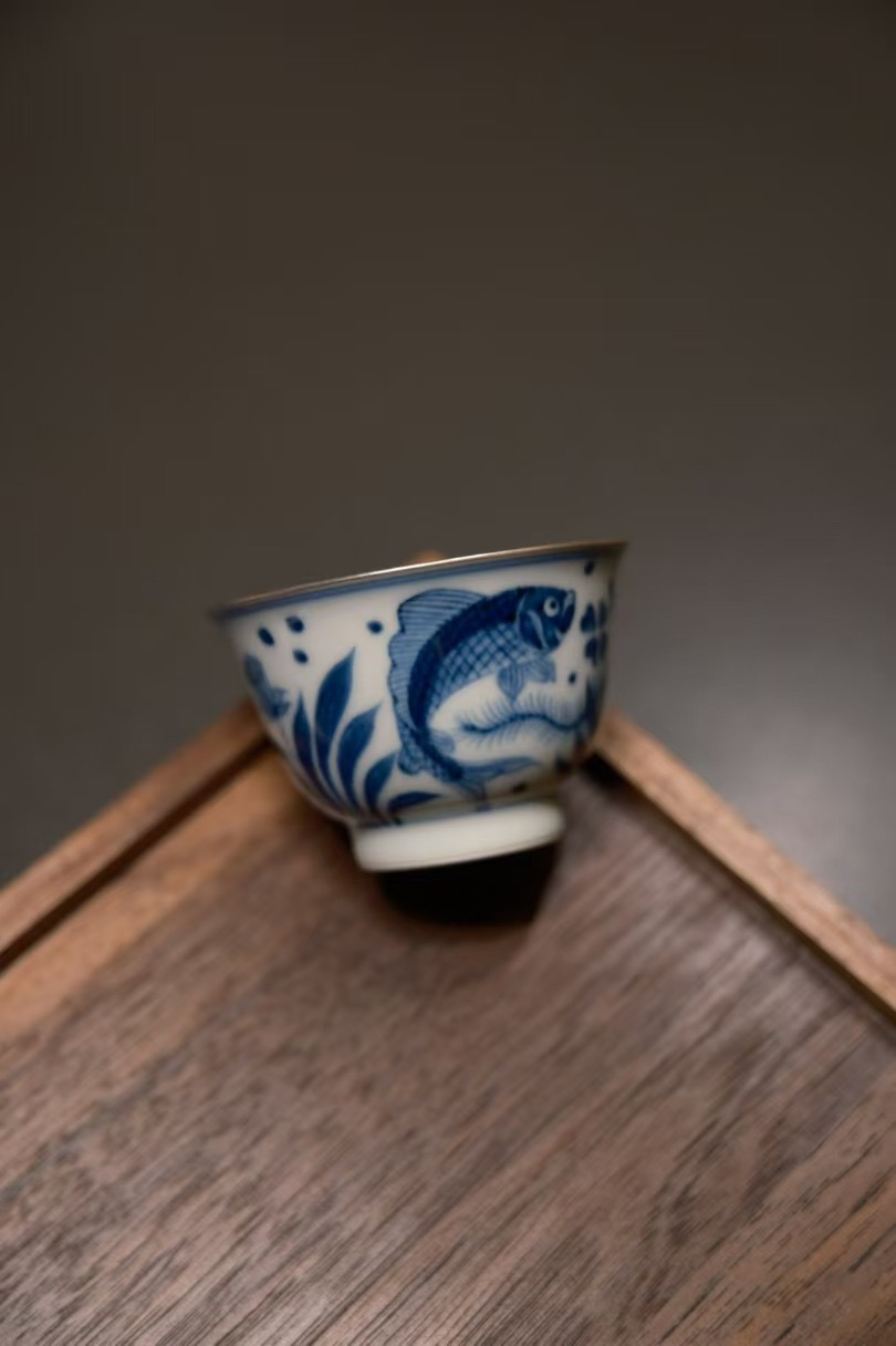 云由山坊鱼藻纹银彩客杯（35cc）