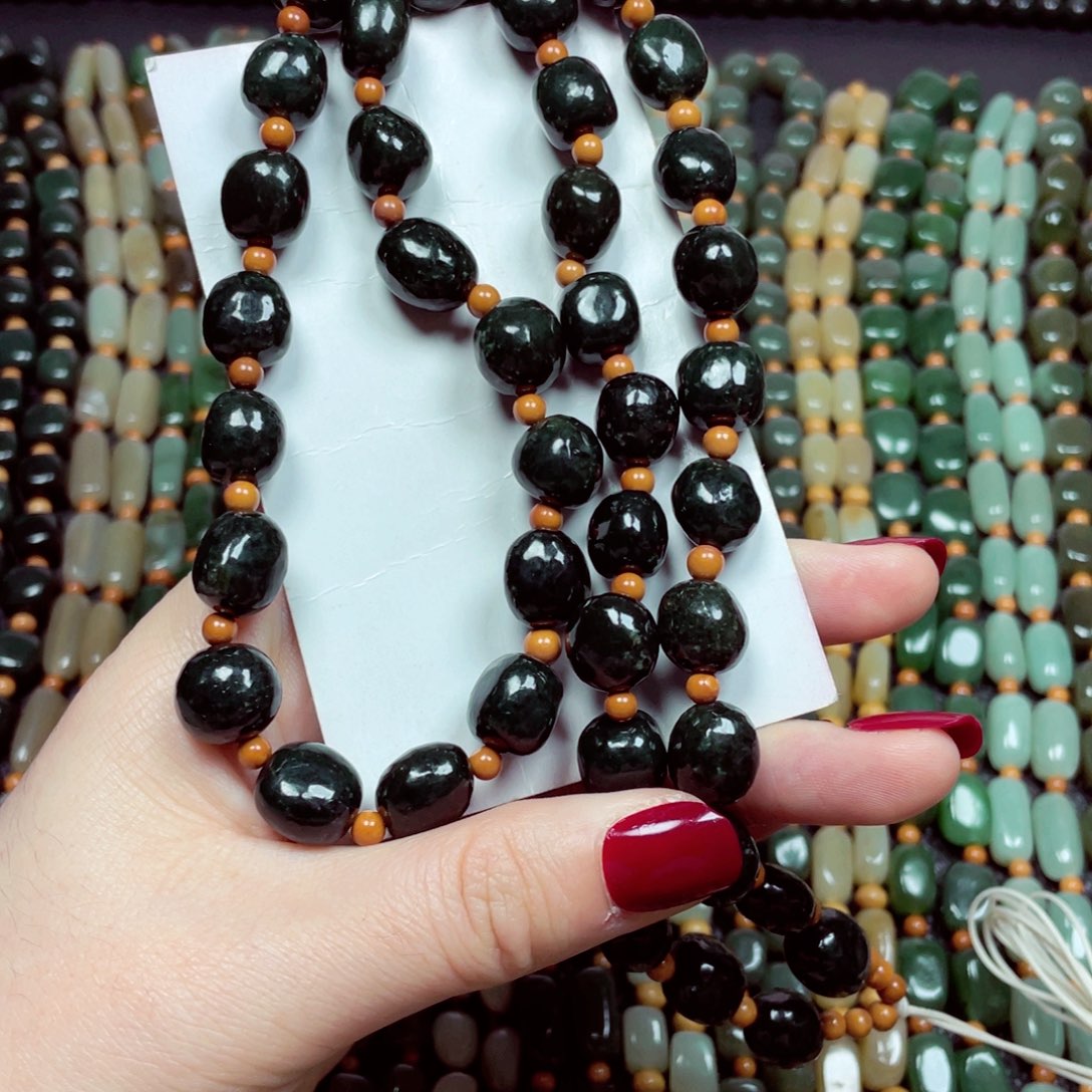 和田玉颈饰未镶嵌