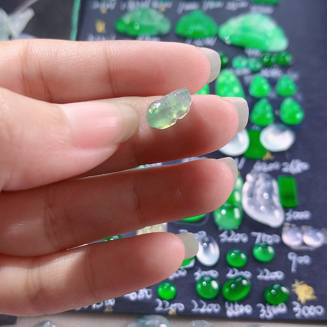 【闪购商品】翡翠颈饰未镶嵌貔貅