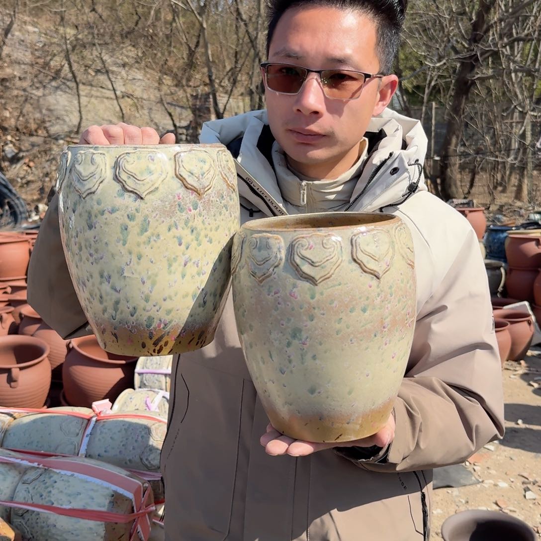 紫砂花盆口17高23（两个蛋壳有色差