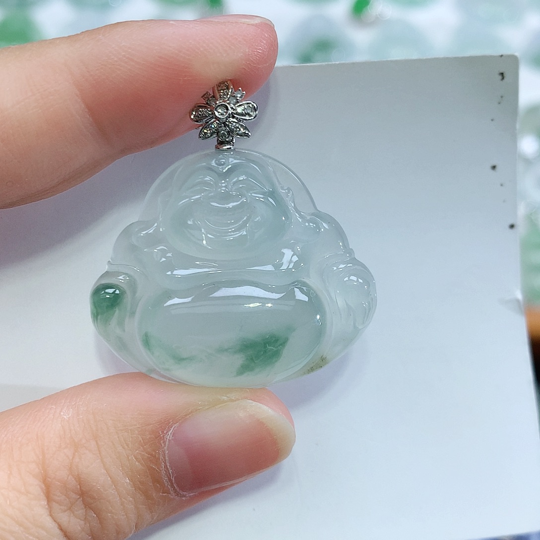 翡翠18K金镶嵌颈饰佛