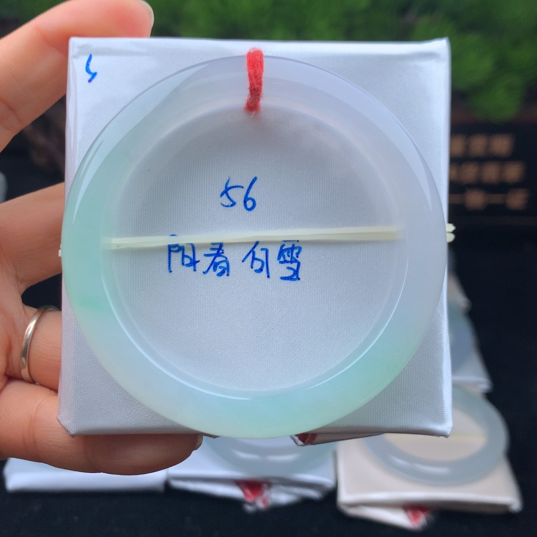 翡翠手镯未镶嵌手镯