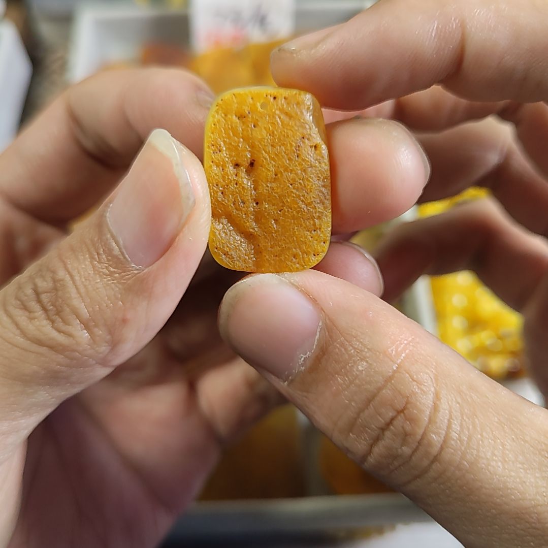琥珀裸石未镶嵌俄料蜜蜡牌子