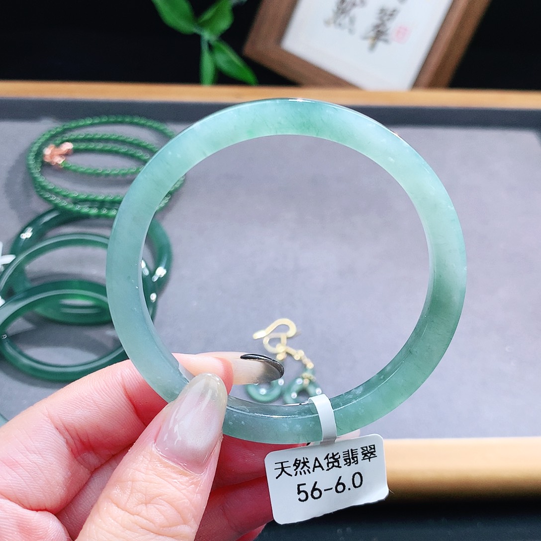 翡翠手镯（圆镯）未镶嵌
