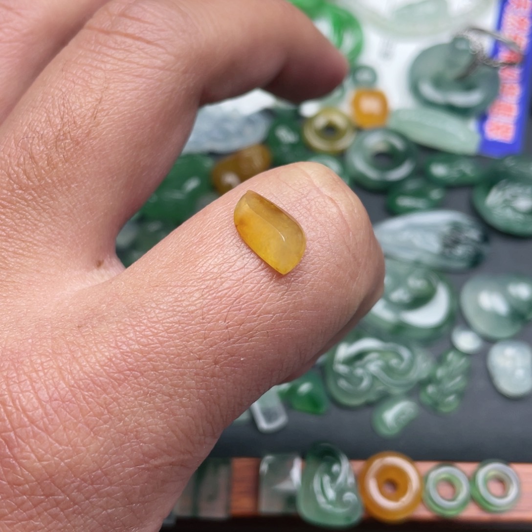 翡翠颈饰未镶嵌缅甸翡翠