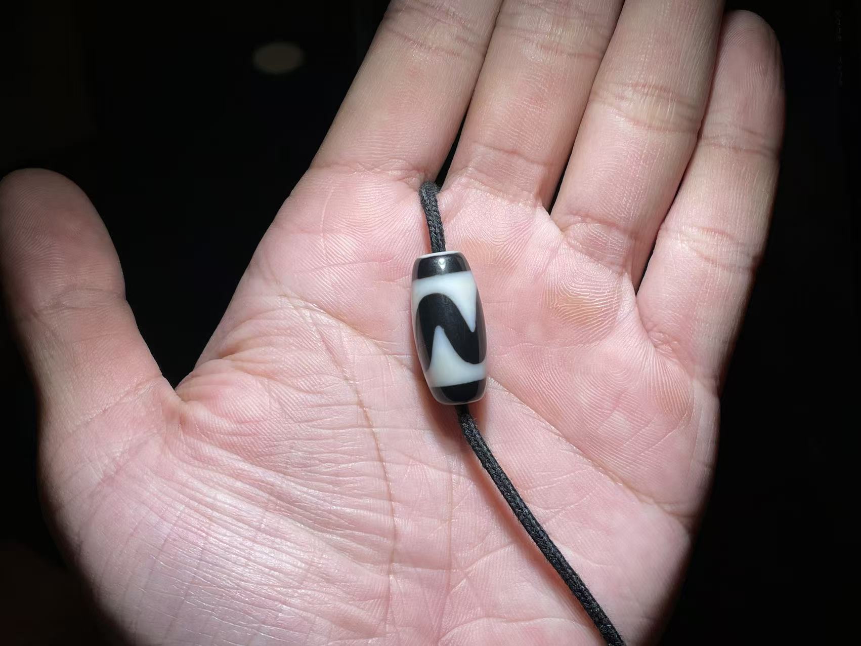 极致黑白虎牙 男女同款脖挂 多样性发一