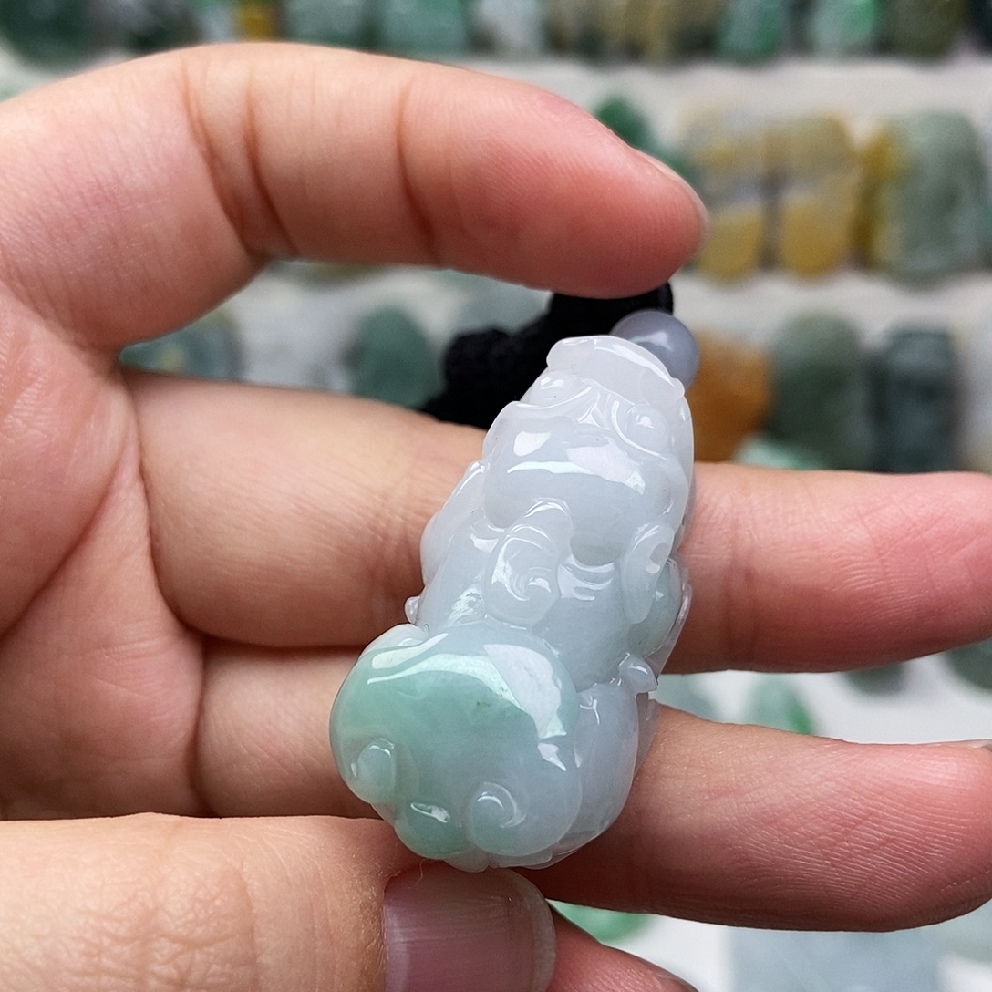 翡翠未镶嵌吊坠(赠链)