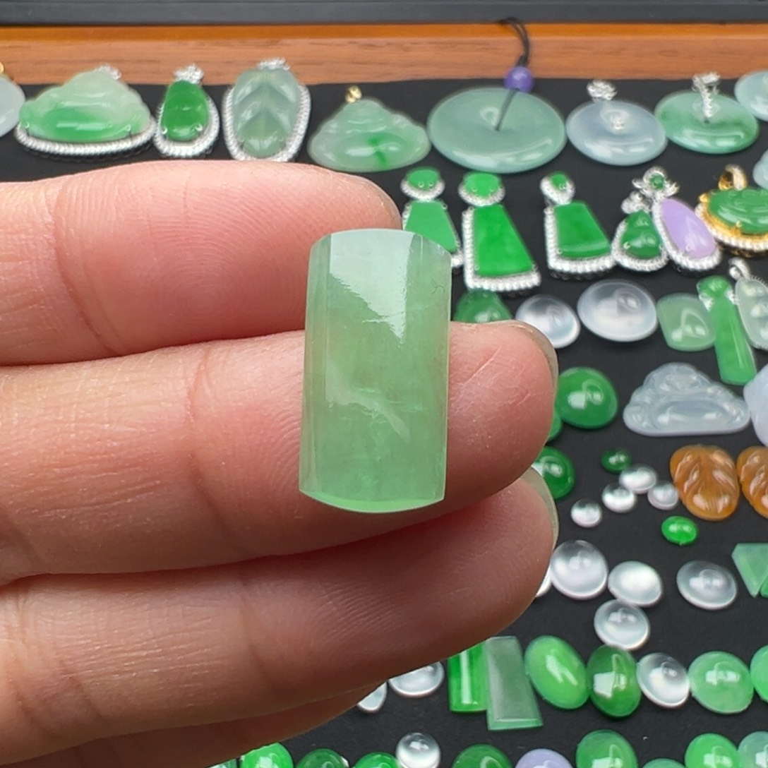 翡翠颈饰未镶嵌牌17.7