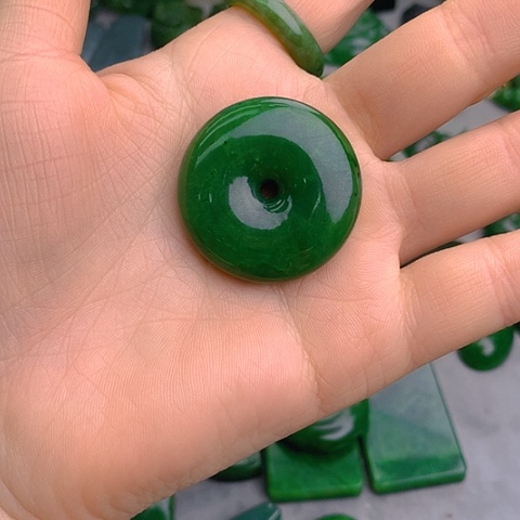 未镶嵌和田玉挂件半**醉平安扣