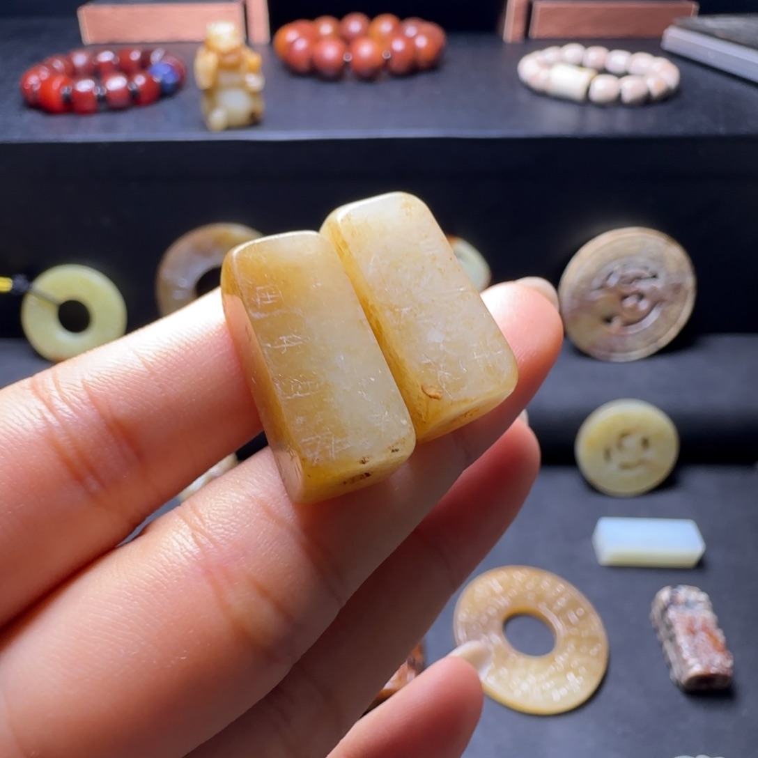 和田玉未镶嵌颈饰福*