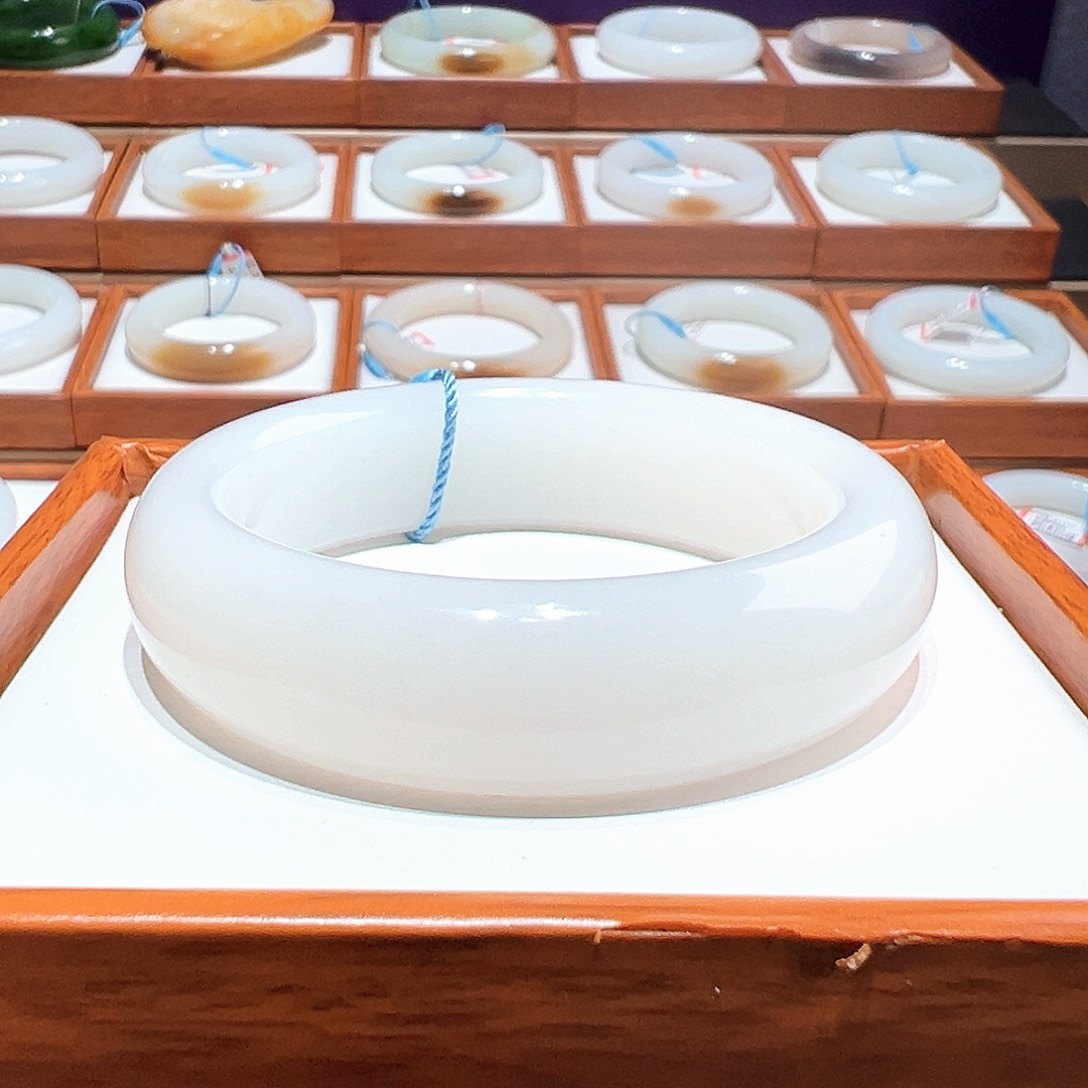 和田玉未镶嵌手镯 51 52