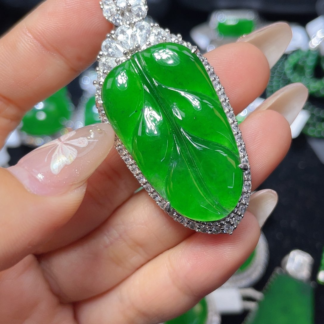 翡翠颈饰银S925镶嵌翡翠