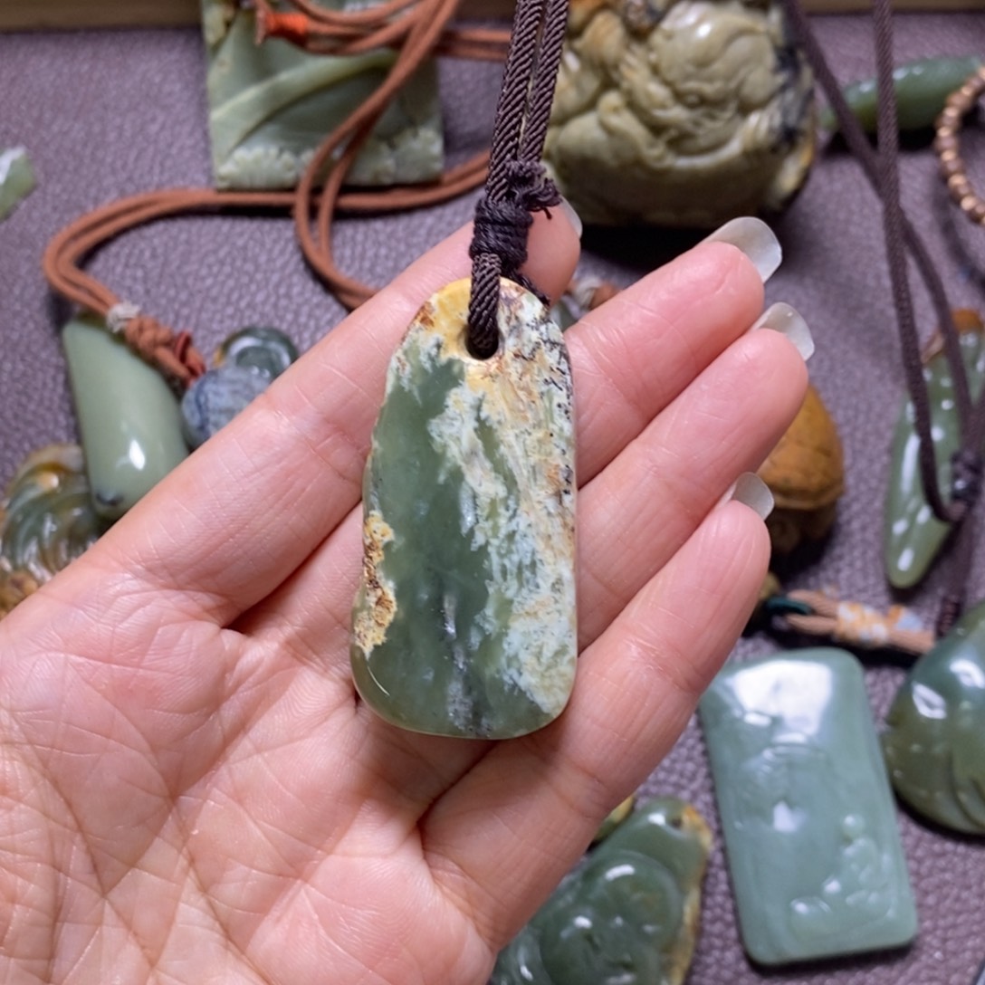 岫岩河磨玉（透闪石质玉）挂件未镶嵌