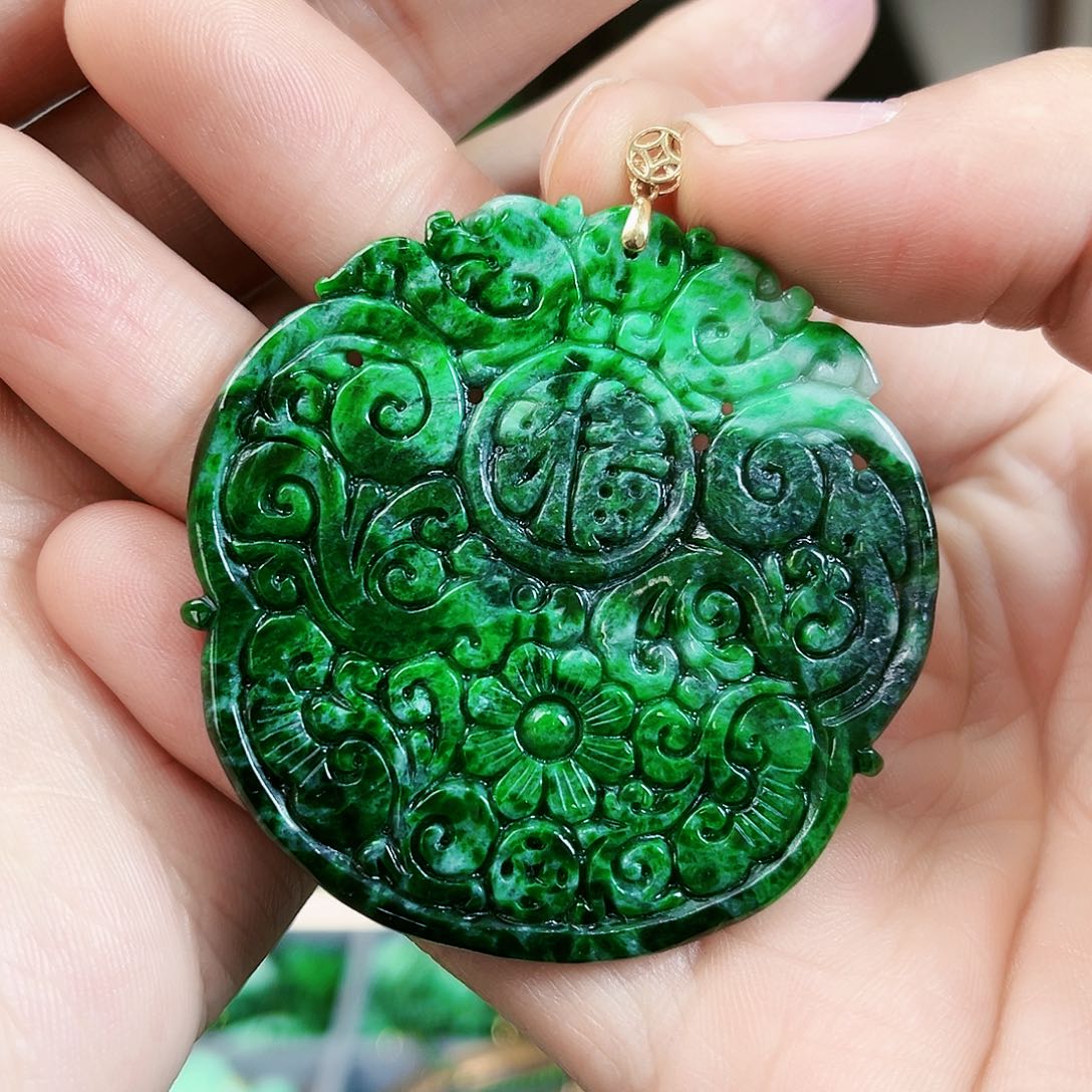 翡翠颈饰18K金镶嵌吊坠多样性