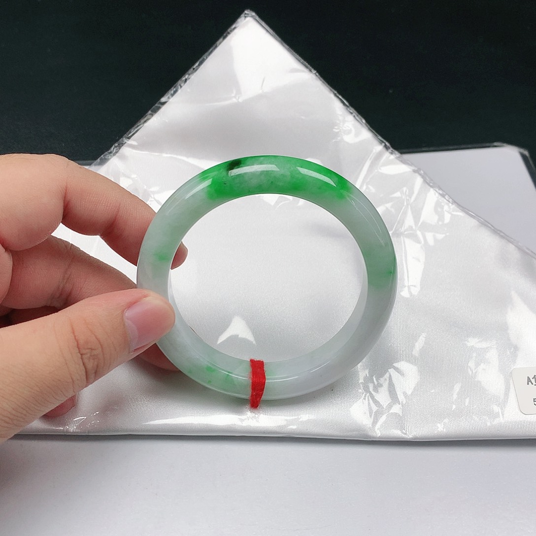 翡翠手镯未镶嵌翡翠331
