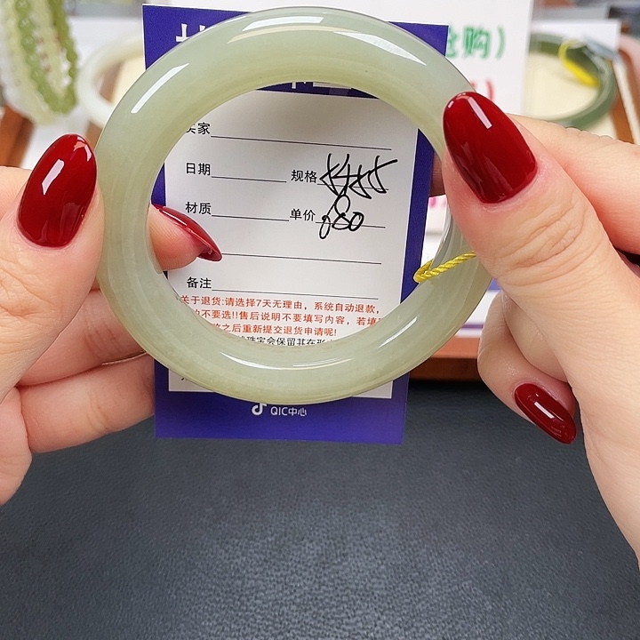 和田玉未镶嵌手镯