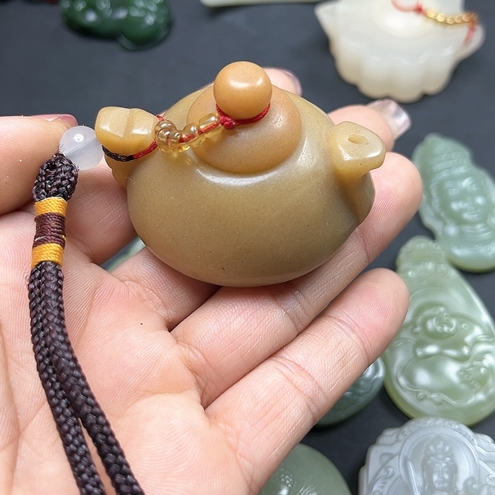 【闪购商品】石英质玉颈饰足铂镶嵌