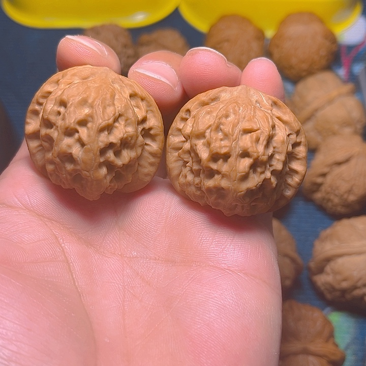 文玩核桃吊坠野狼