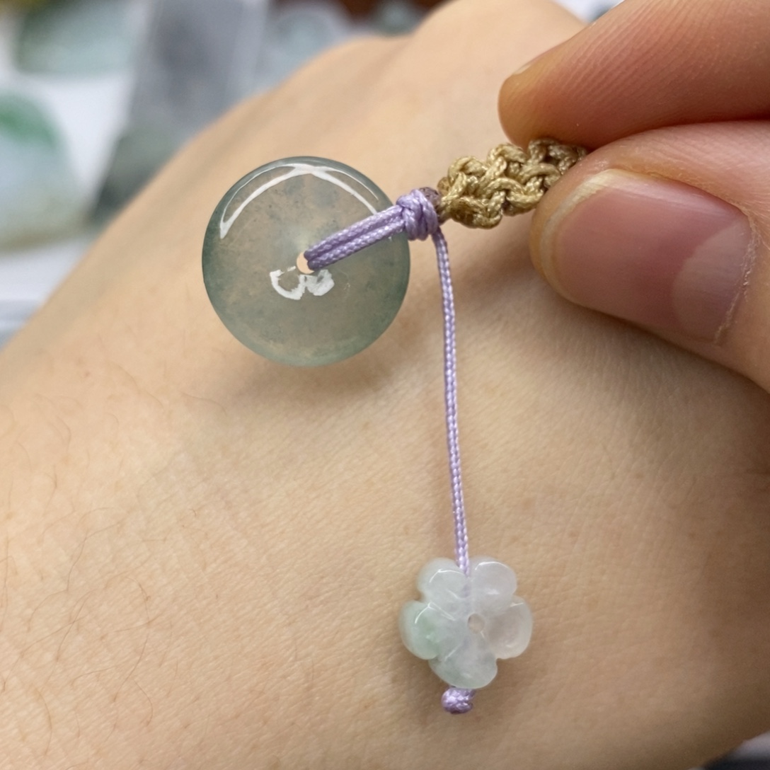 翡翠未镶嵌颈饰平安扣