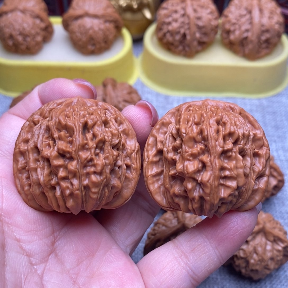 文玩核桃把件精品红皮四座楼43尺