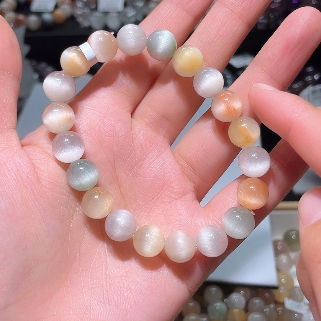 水晶手链未镶嵌若*兔毛手链，晶体通透