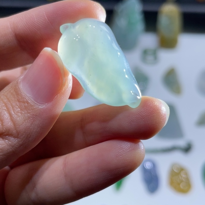 翡翠未镶嵌颈饰叶子