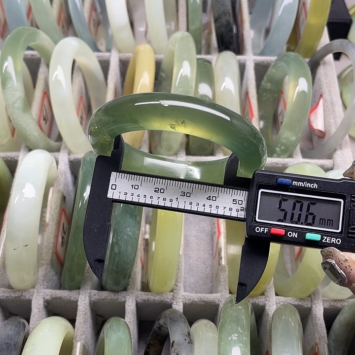 蛇纹石玉未镶嵌手镯24