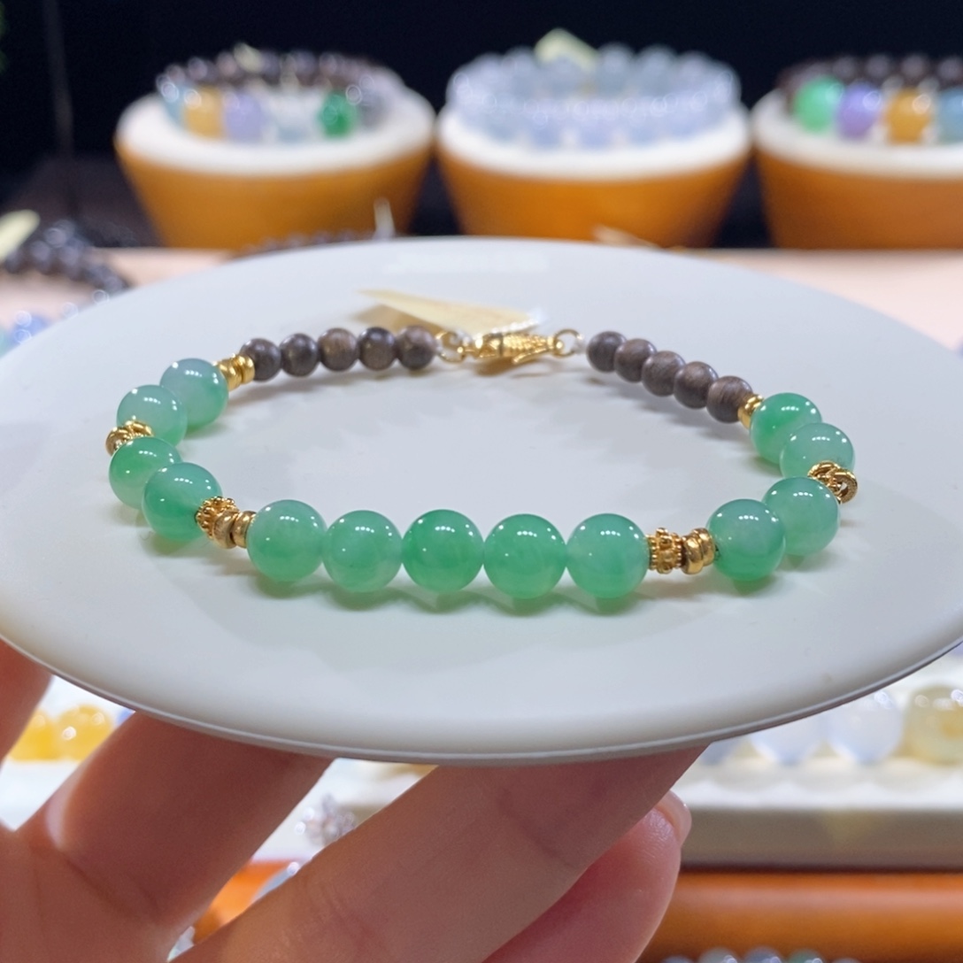 翡翠未镶嵌颈饰冰甜绿盘缠