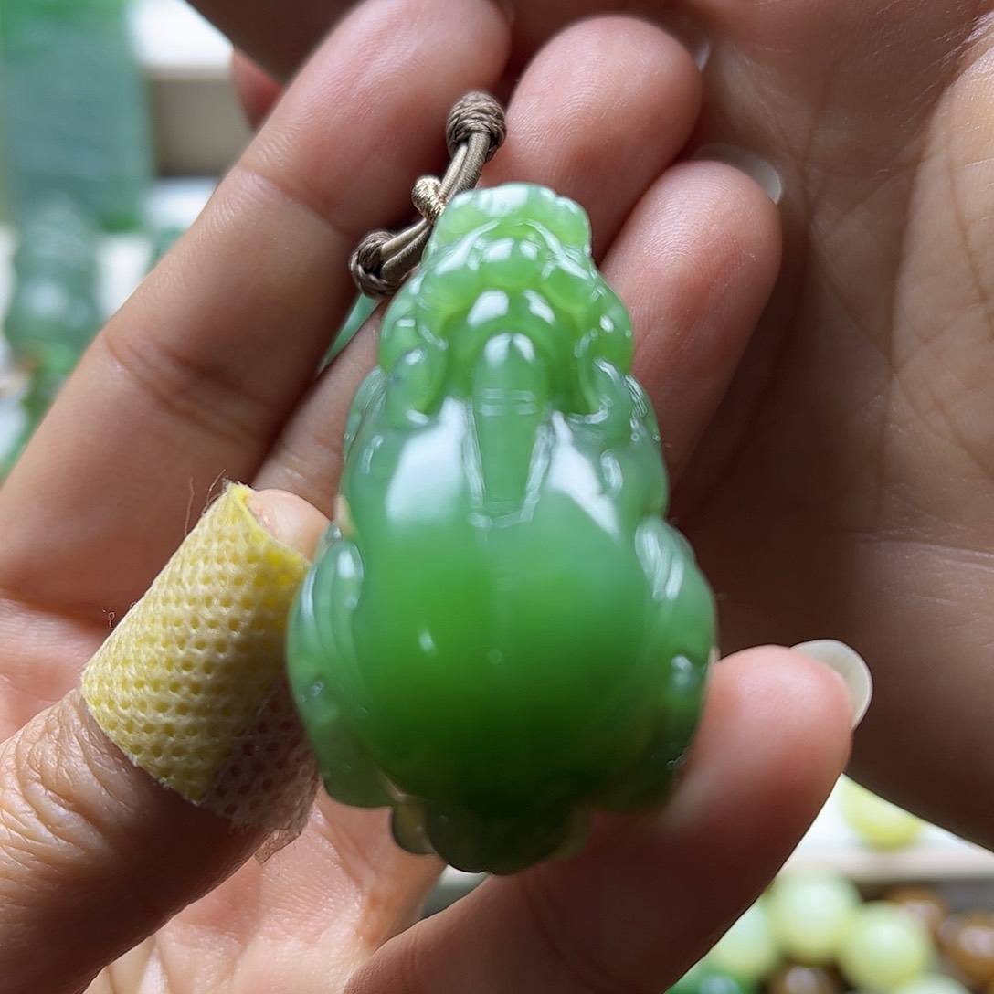 和田玉挂件未镶嵌顺****）