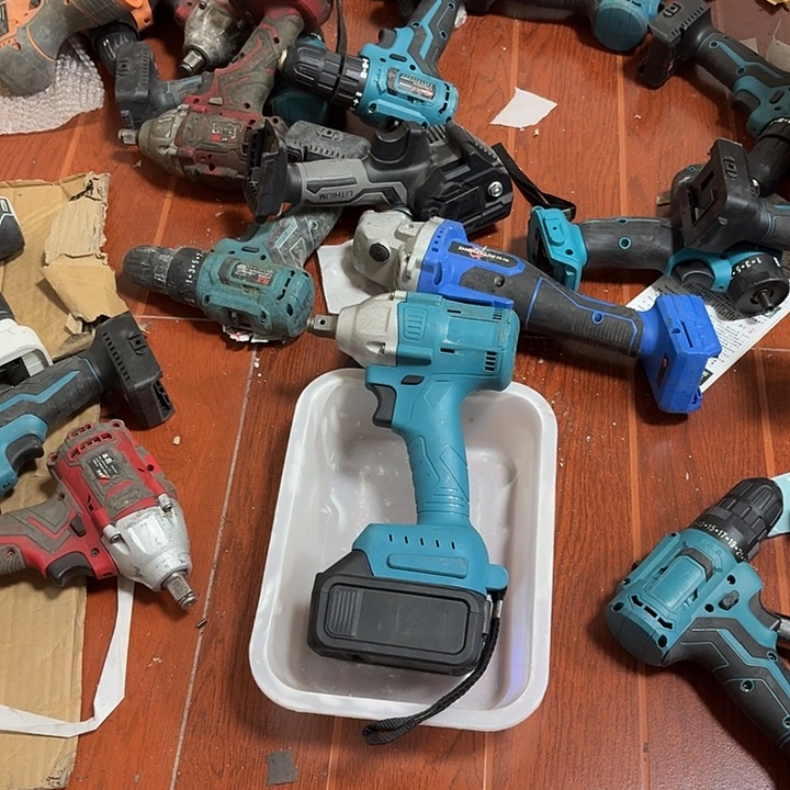 板手一电一充111111