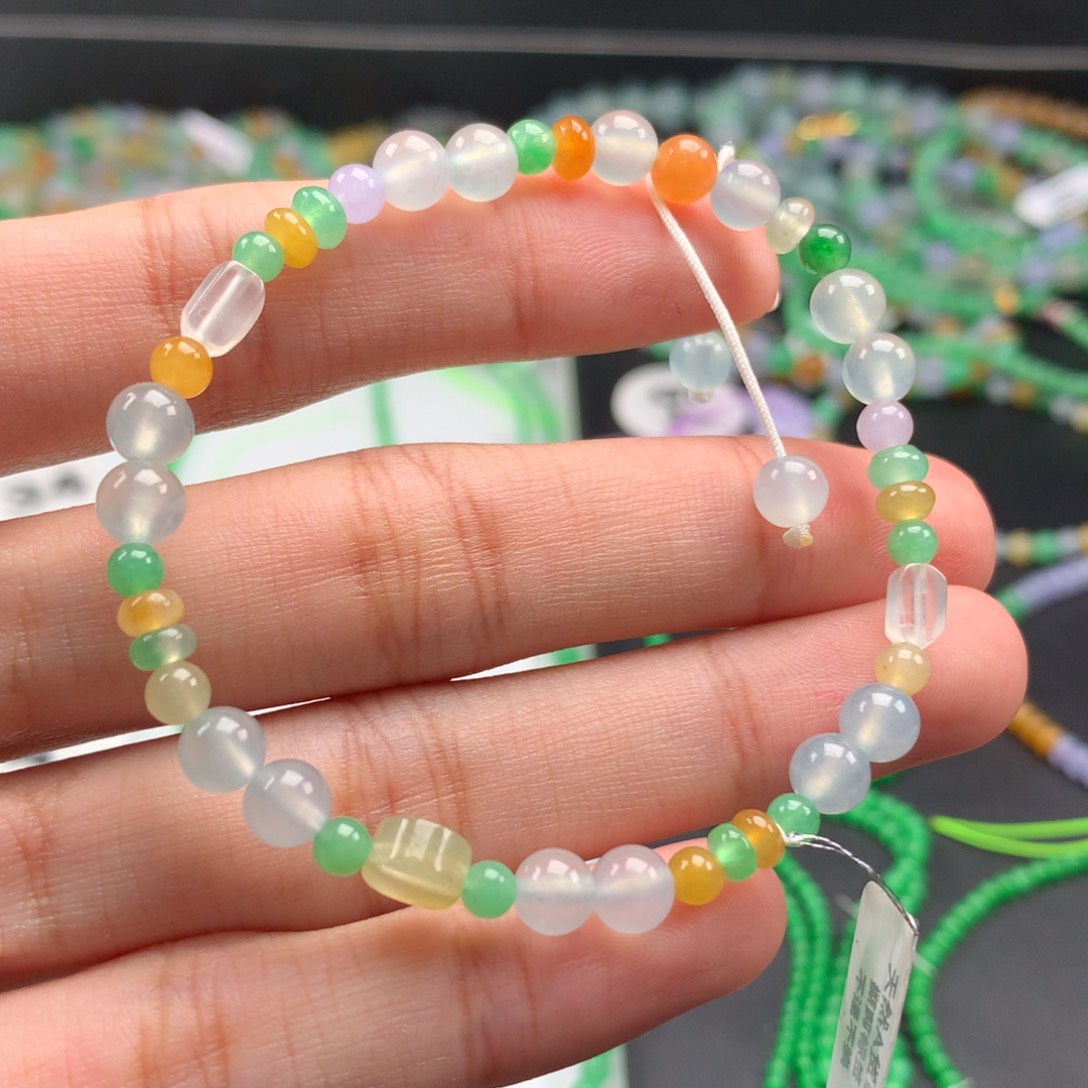 未镶嵌翡翠手链卡