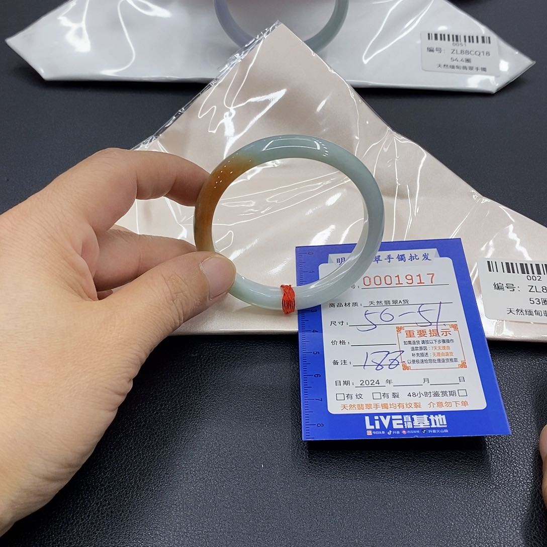 翡翠手镯未镶嵌翡翠手镯