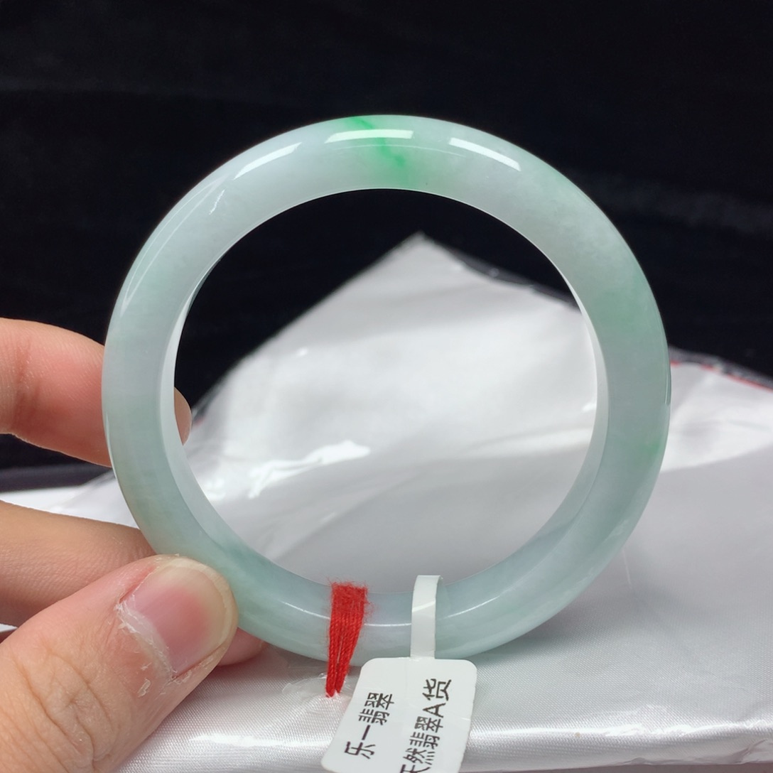 翡翠手镯（圆镯）未镶嵌54.9