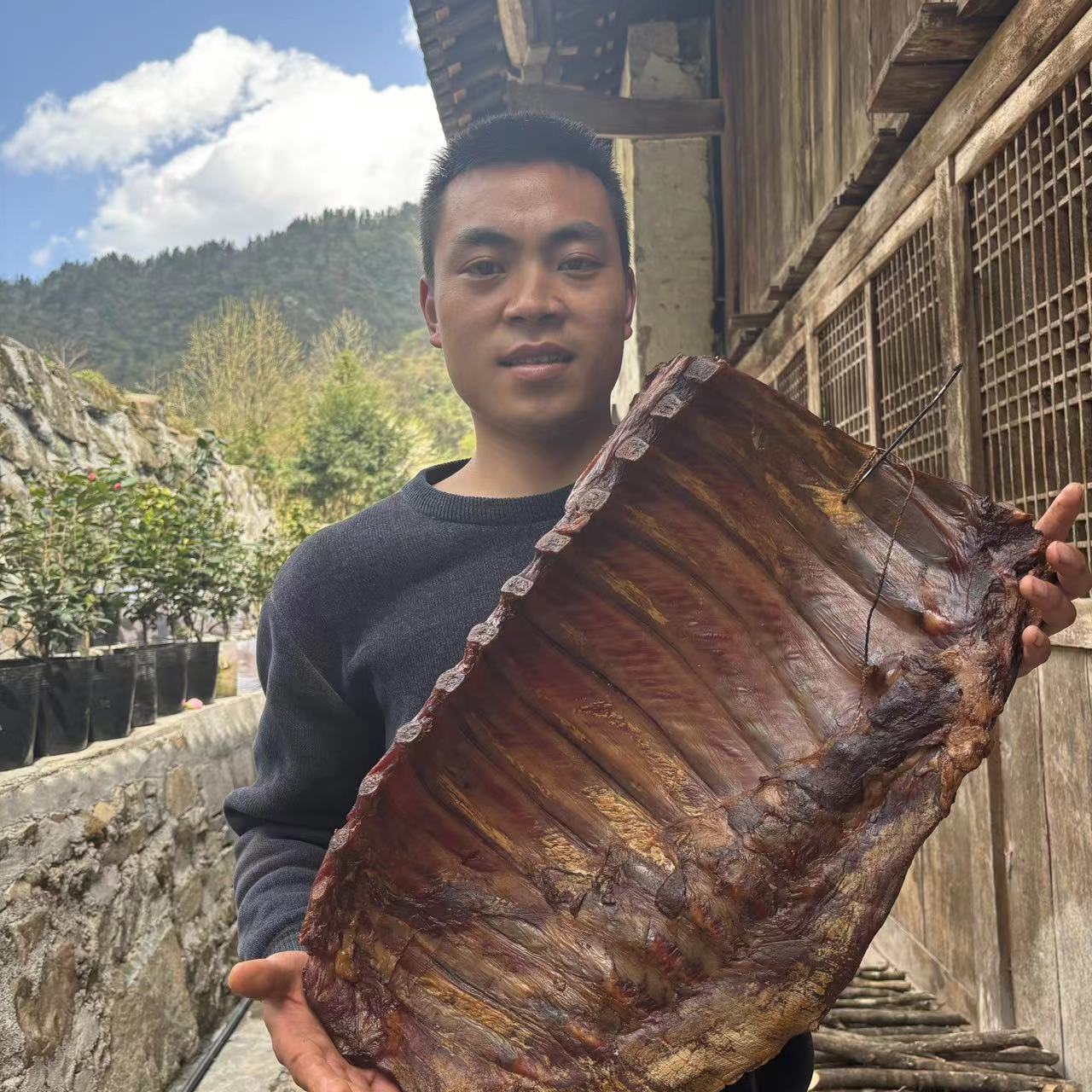 【直播间现秤烟熏腊排骨】湖北恩施农家柴火烟熏土猪腊排骨 