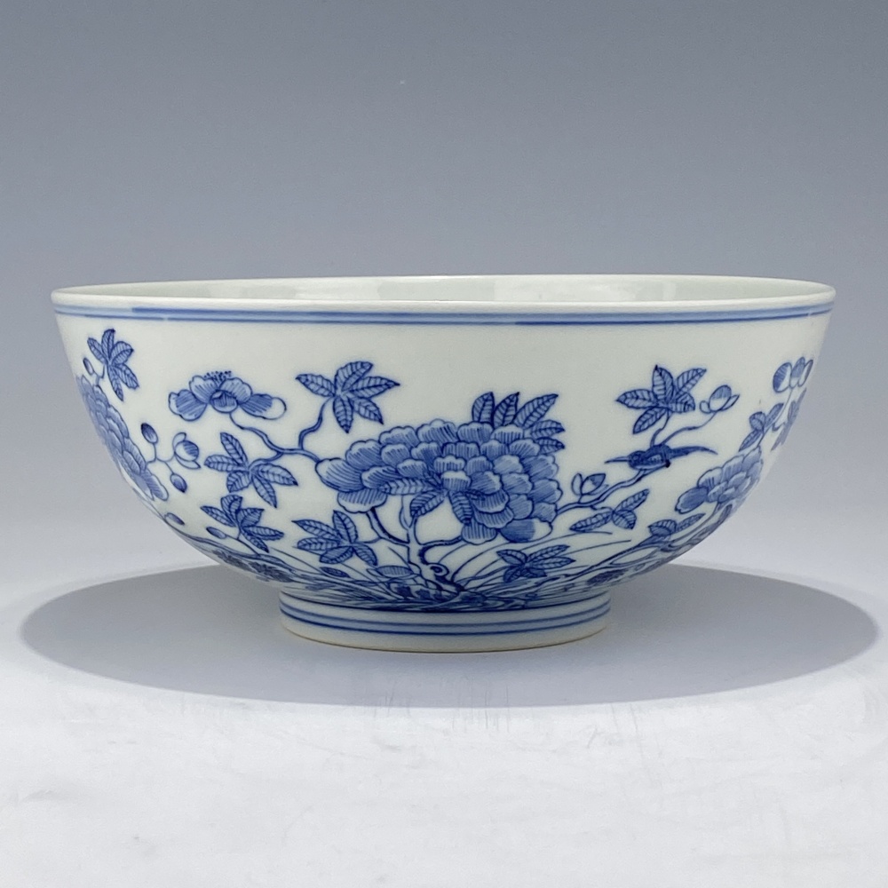 lot 21714 清乾隆 青花淡描花鸟纹大碗